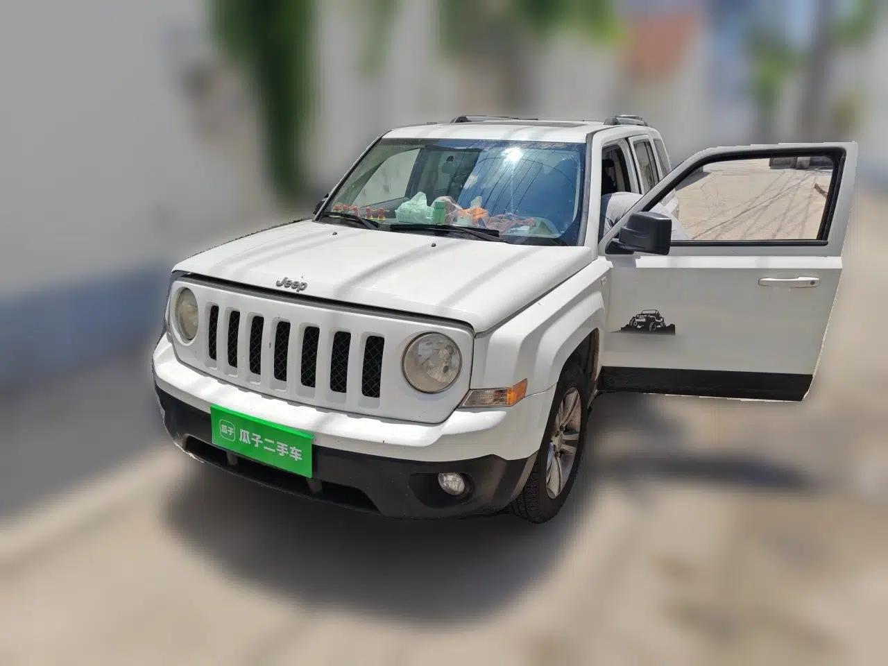 Jeep Patriot 2011 2.4 Luxury Edition — миниатюра 1