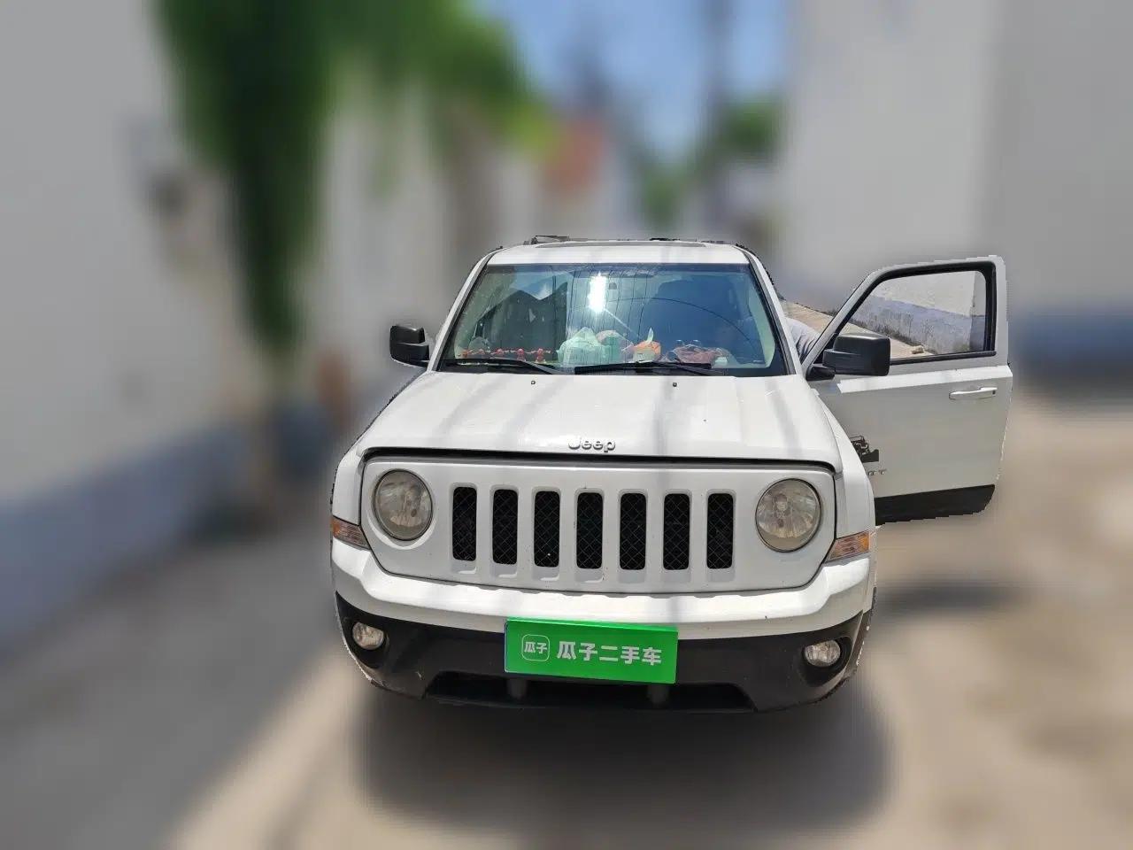 Jeep Patriot 2011 2.4 Luxury Edition — миниатюра 2