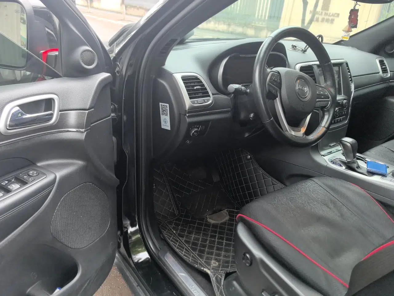 Jeep Grand Cherokee 2017 3.0L Elite Navigation Edition — миниатюра 17