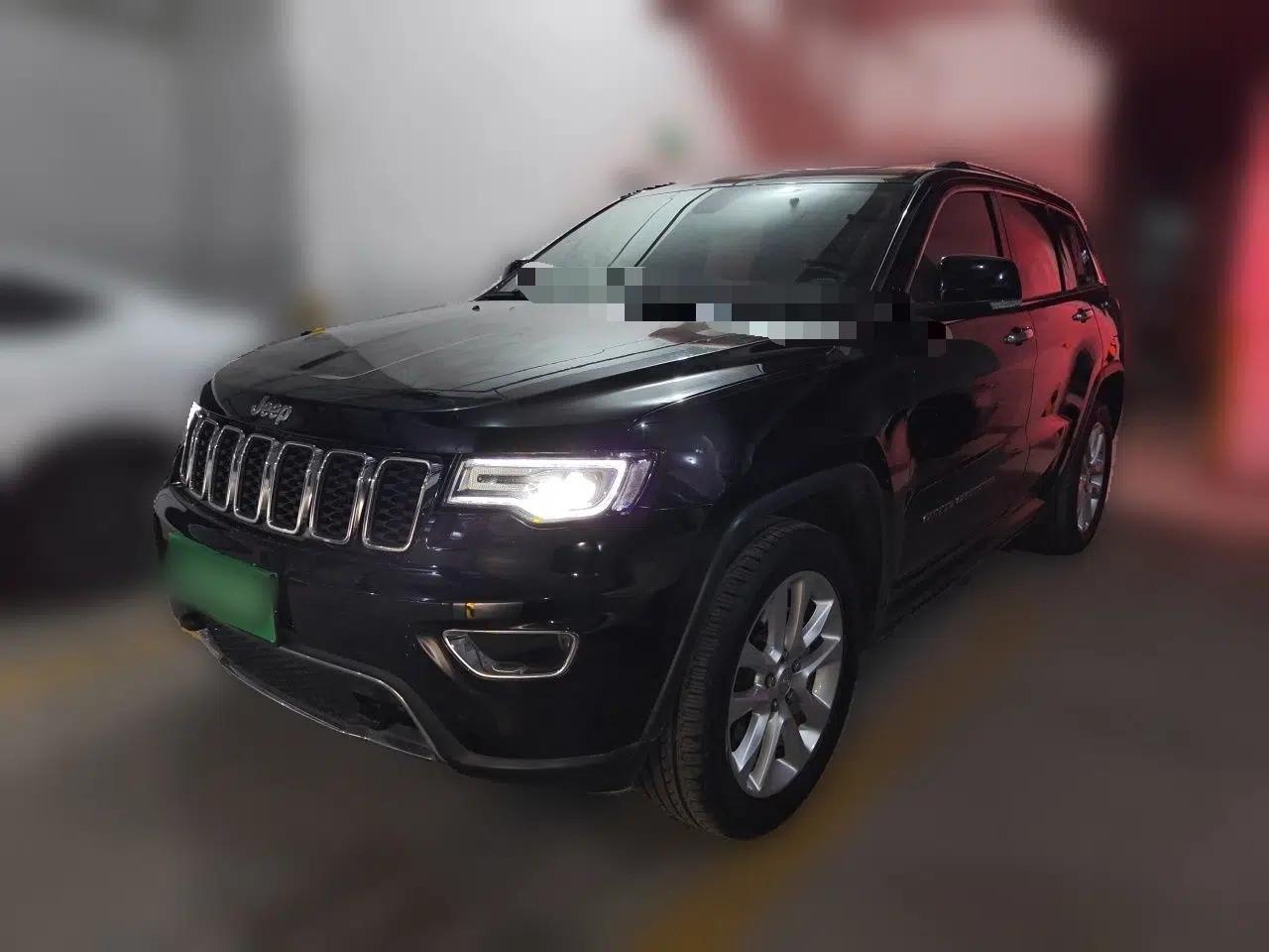 Jeep Grand Cherokee 2016 3.0L Comfort Navigation Edition — миниатюра 1