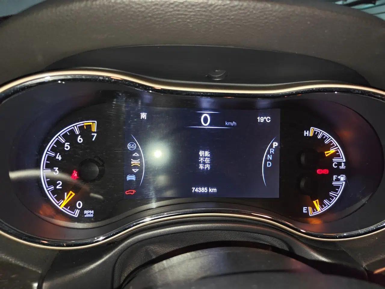 Jeep Grand Cherokee 2016 3.0L Comfort Navigation Edition — миниатюра 11