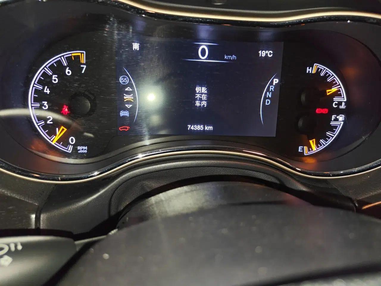 Jeep Grand Cherokee 2016 3.0L Comfort Navigation Edition — миниатюра 12