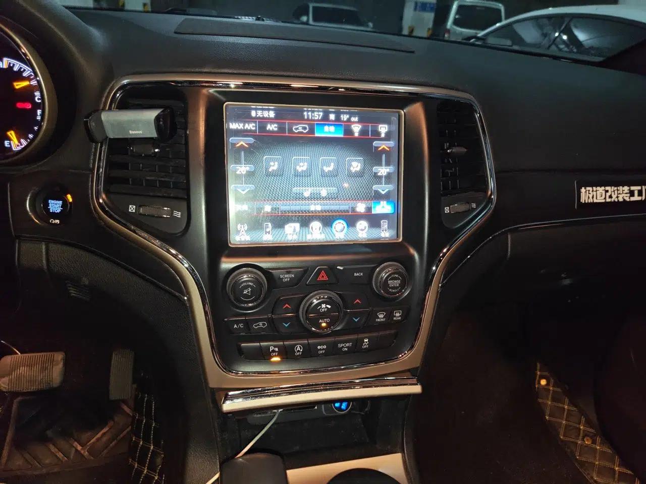 Jeep Grand Cherokee 2016 3.0L Comfort Navigation Edition — миниатюра 13