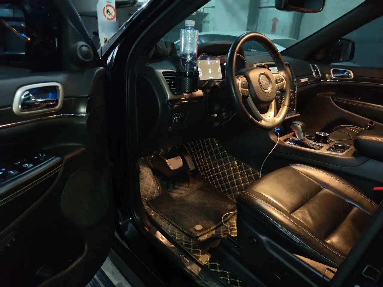 Jeep Grand Cherokee 2016 3.0L Comfort Navigation Edition — миниатюра 16