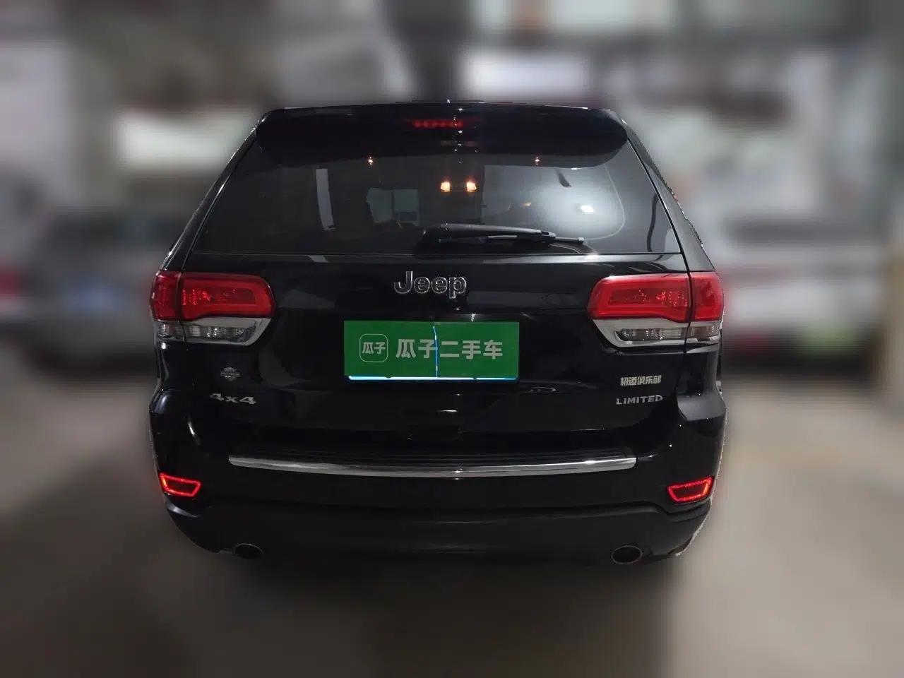 Jeep Grand Cherokee 2016 3.0L Comfort Navigation Edition — миниатюра 3