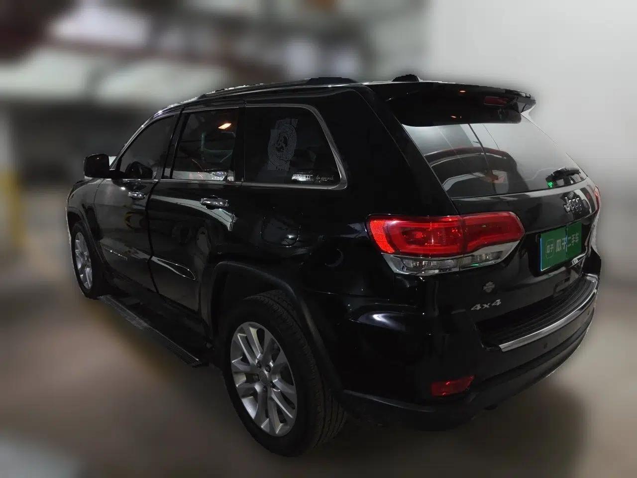 Jeep Grand Cherokee 2016 3.0L Comfort Navigation Edition — миниатюра 6