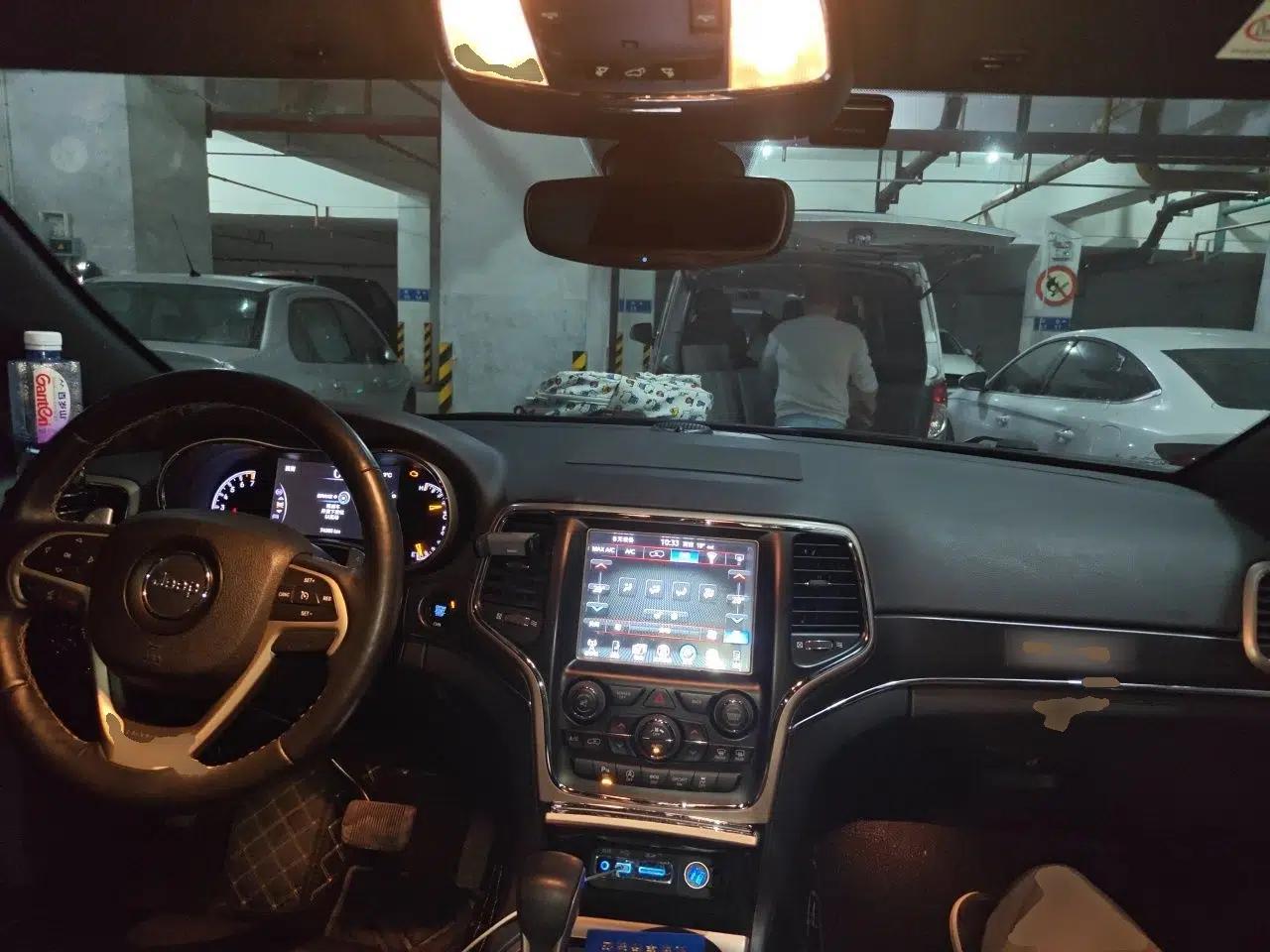 Jeep Grand Cherokee 2016 3.0L Comfort Navigation Edition — миниатюра 9