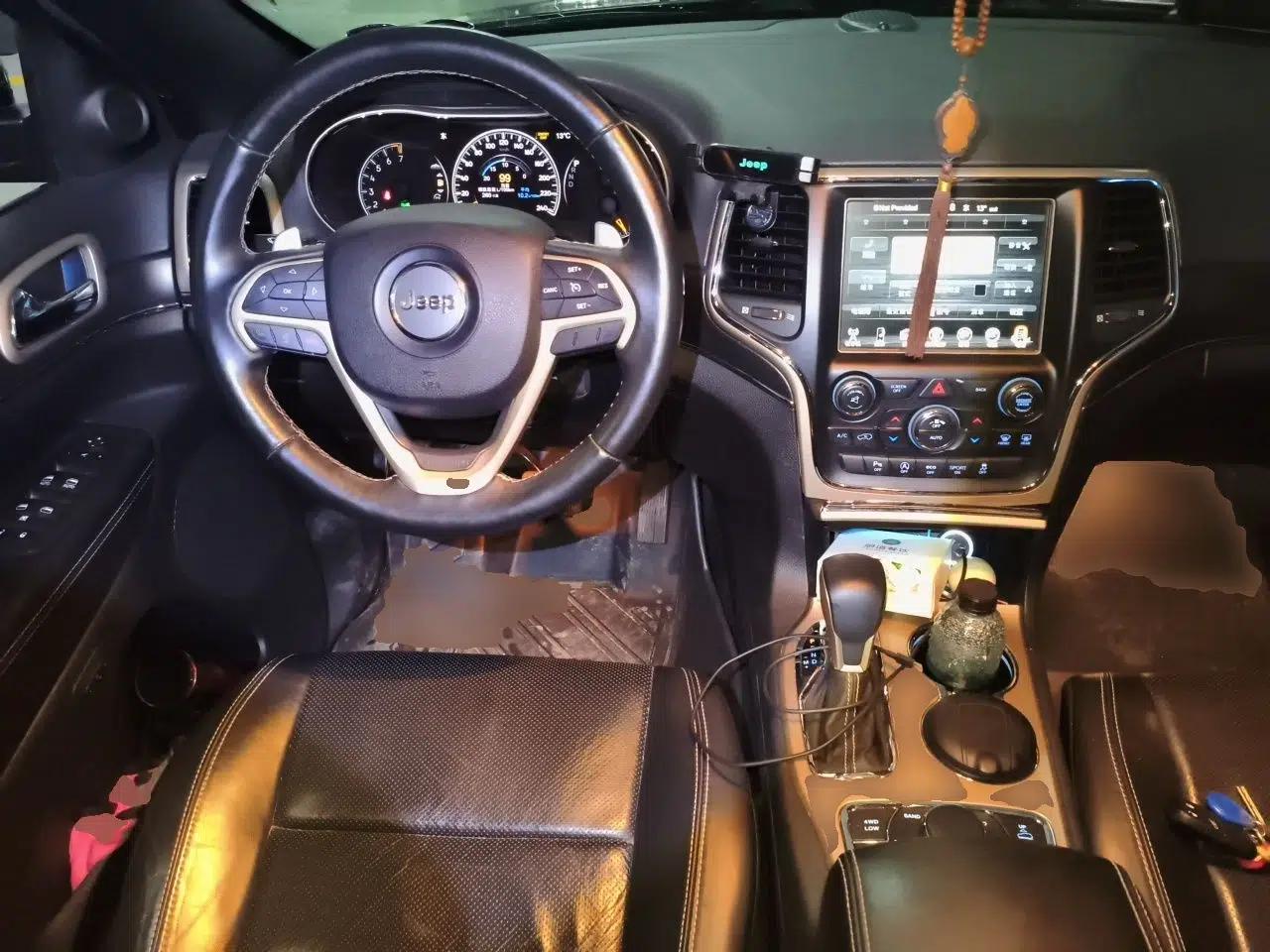 Jeep Grand Cherokee 2016 3.0L Elite Navigation Edition — миниатюра 11
