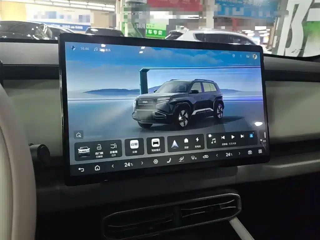 Titanium 3 2025 Model 501KM AWD Ultra Edition — миниатюра 13