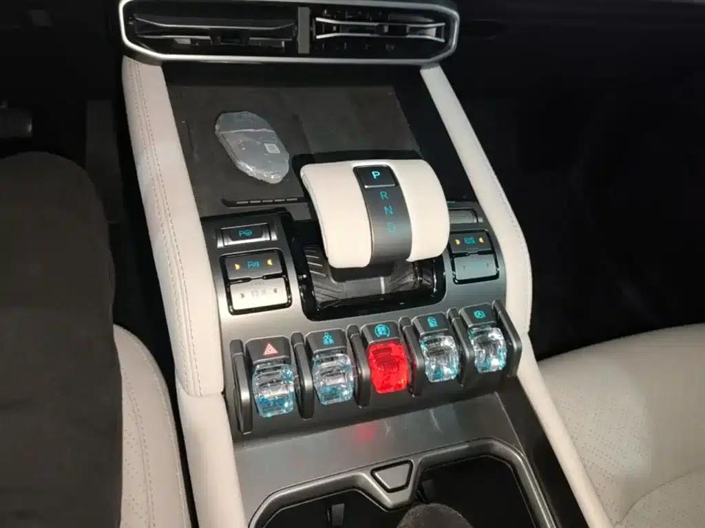 Titanium 3 2025 Model 501KM AWD Ultra Edition — миниатюра 14