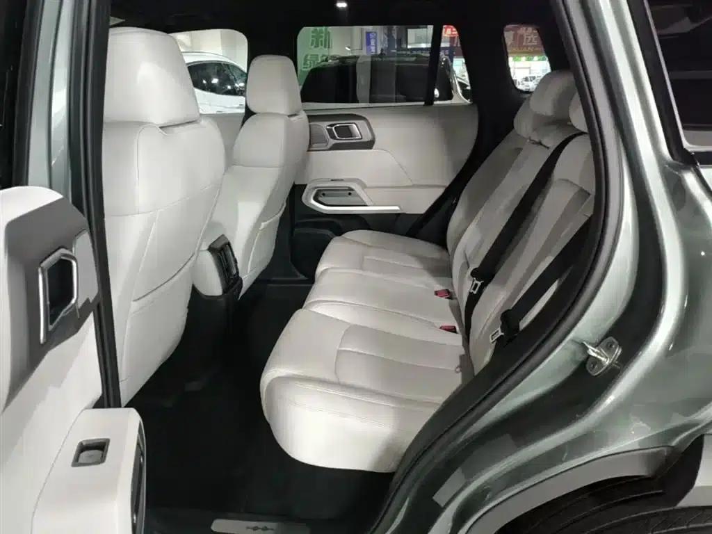 Titanium 3 2025 Model 501KM AWD Ultra Edition — миниатюра 17