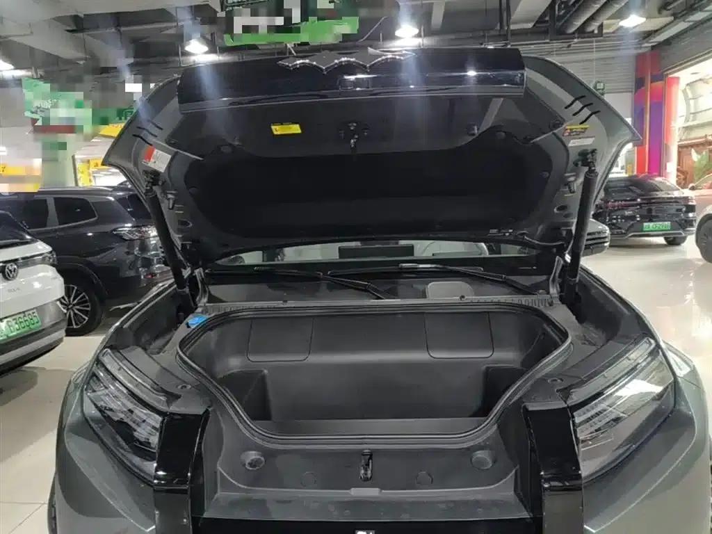 Titanium 3 2025 Model 501KM AWD Ultra Edition — миниатюра 20