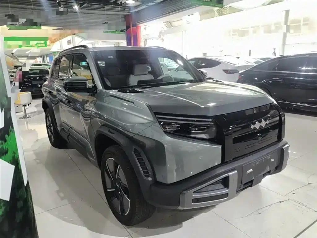 Titanium 3 2025 Model 501KM AWD Ultra Edition — миниатюра 4