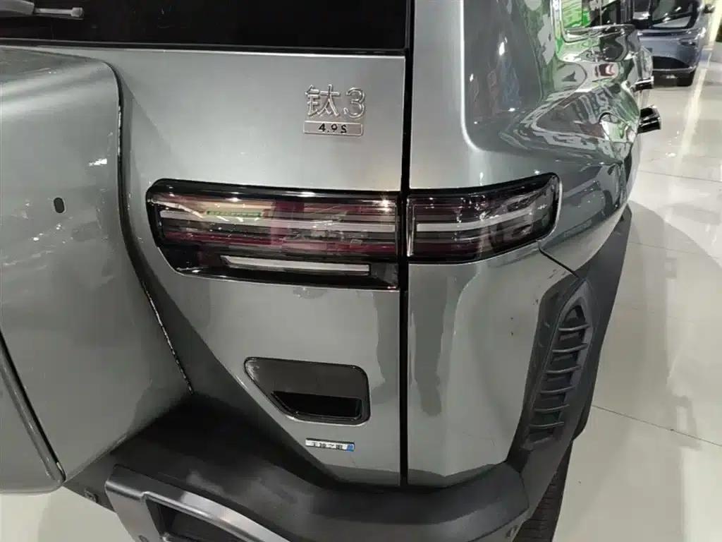 Titanium 3 2025 Model 501KM AWD Ultra Edition — миниатюра 8