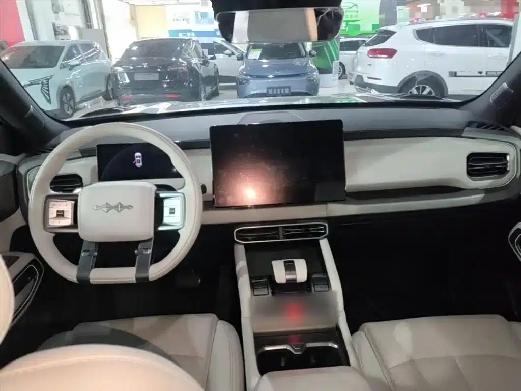 Titanium 3 2025 Model 501KM AWD Ultra Edition — миниатюра 10