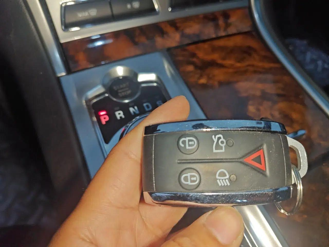 Jaguar XF 2012 XF 3.0L V6 Luxury Edition — миниатюра 9