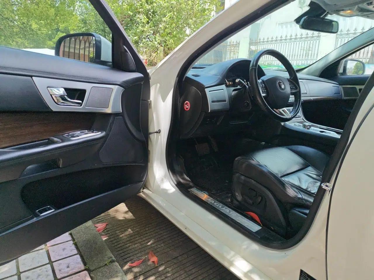 Jaguar XF 2015 XF 2.0T Prestige Edition — миниатюра 17