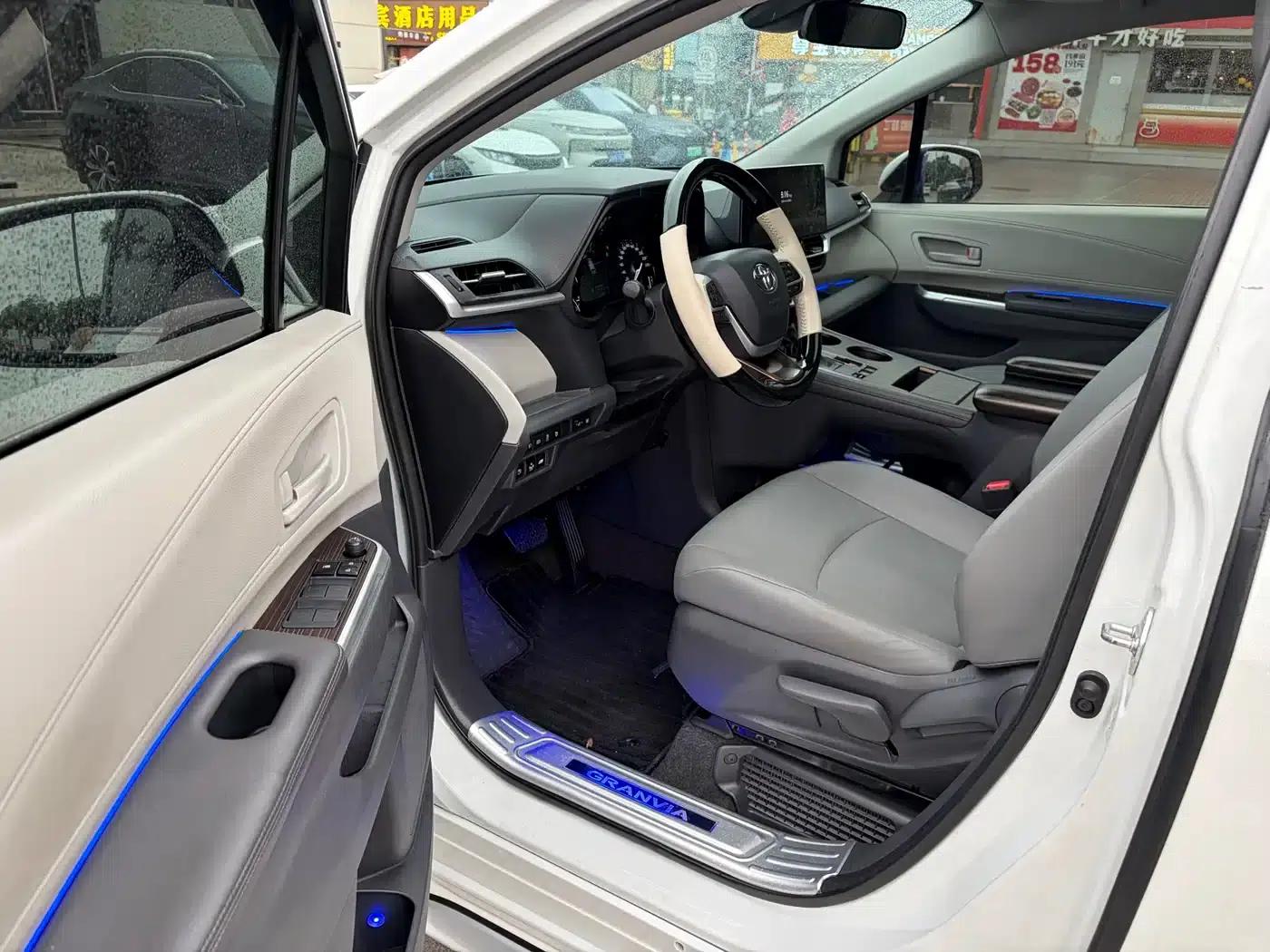 2024 Grevia 2.5L Hybrid Luxury Edition — миниатюра 11