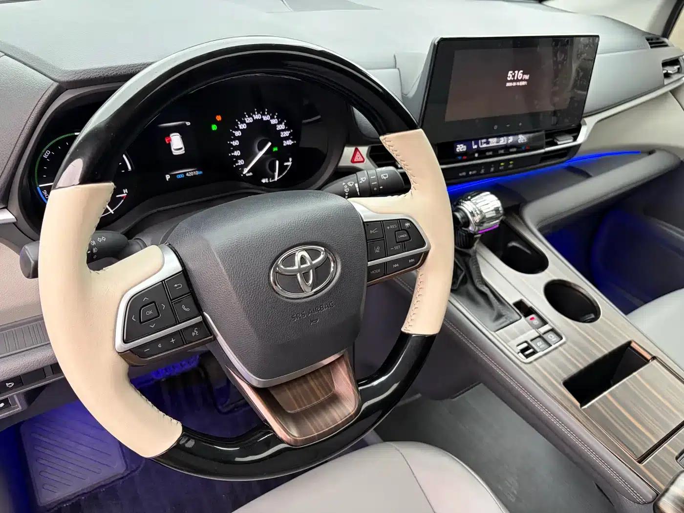 2024 Grevia 2.5L Hybrid Luxury Edition — миниатюра 13