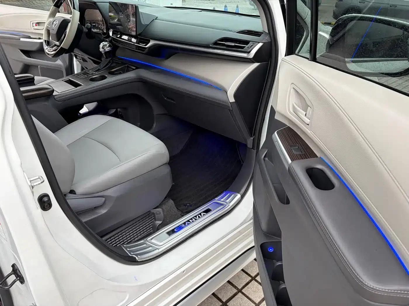 2024 Grevia 2.5L Hybrid Luxury Edition — миниатюра 16