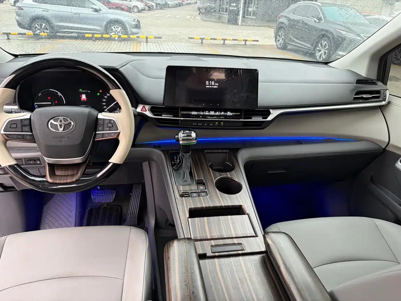 2024 Grevia 2.5L Hybrid Luxury Edition — миниатюра 21