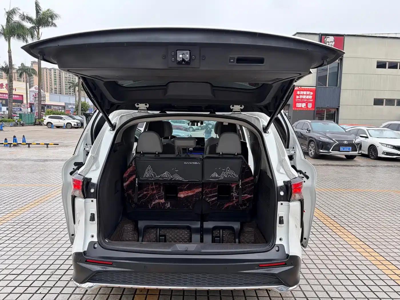 2024 Grevia 2.5L Hybrid Luxury Edition — миниатюра 24