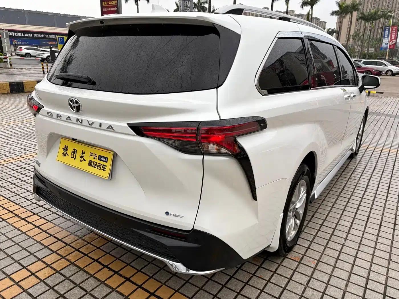 2024 Grevia 2.5L Hybrid Luxury Edition — миниатюра 28