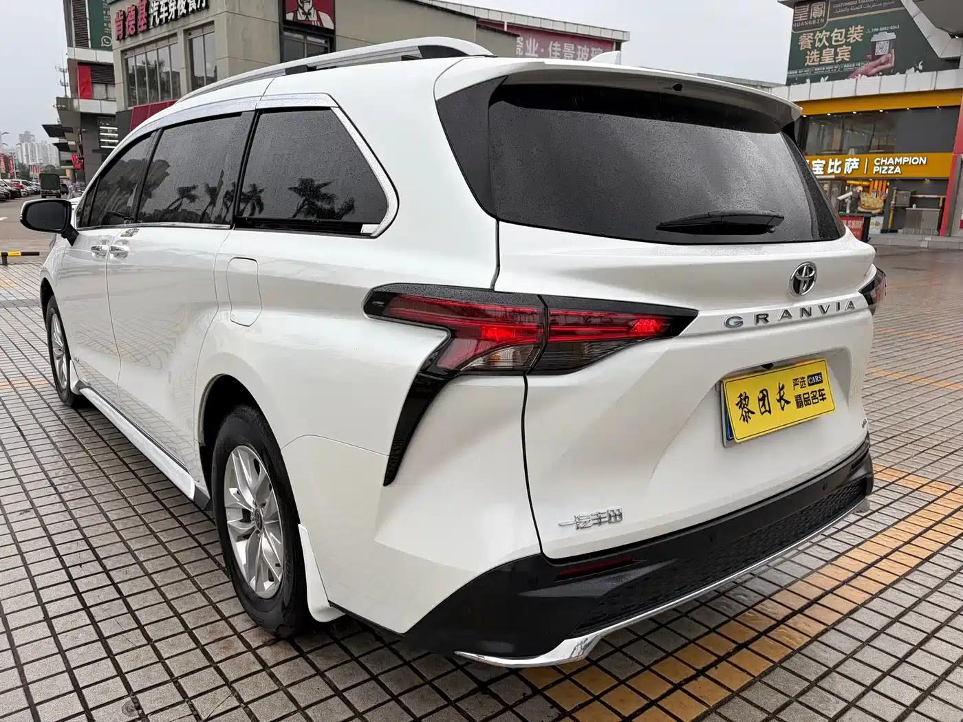 2024 Grevia 2.5L Hybrid Luxury Edition — миниатюра 30