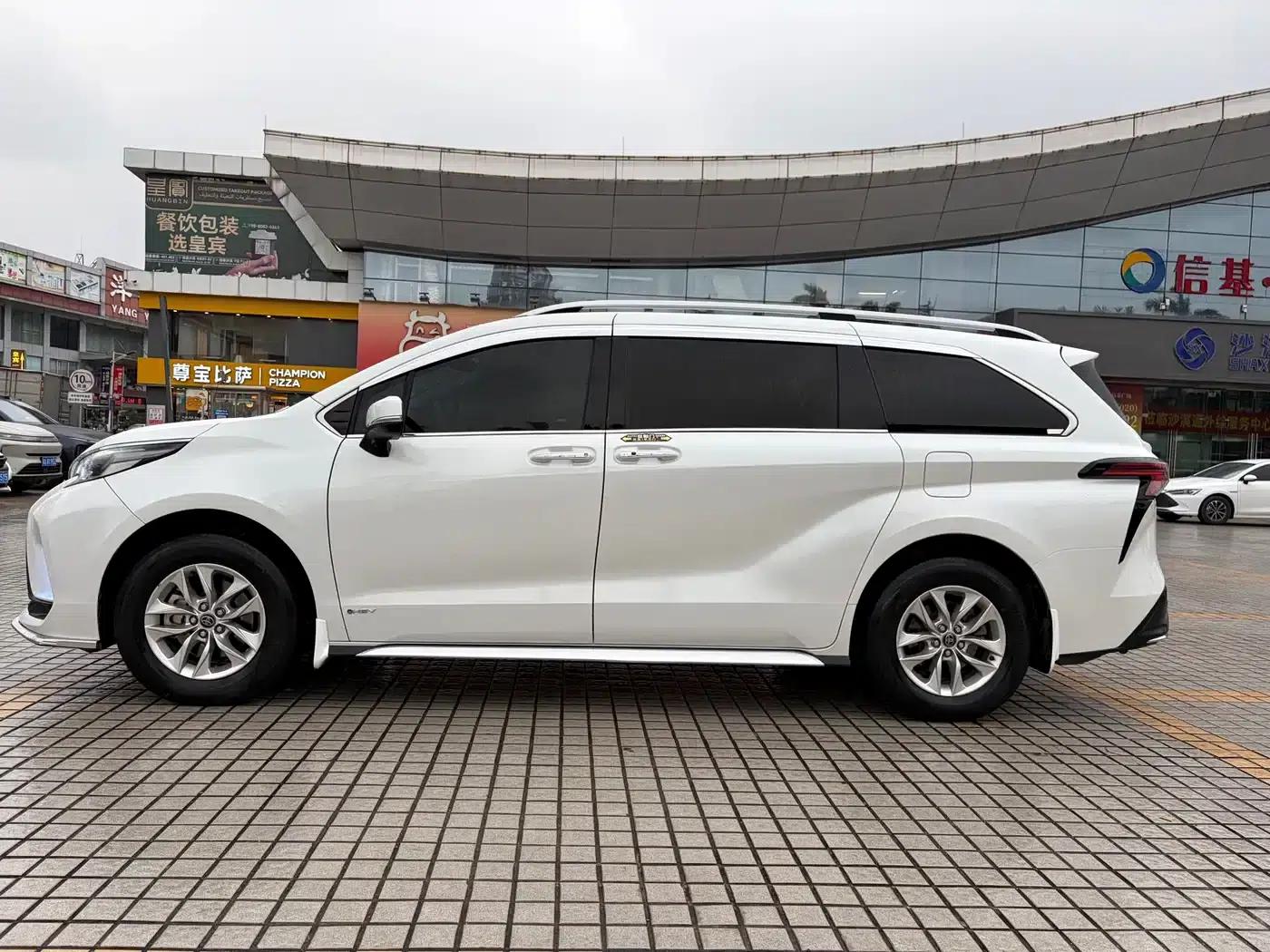2024 Grevia 2.5L Hybrid Luxury Edition — миниатюра 8