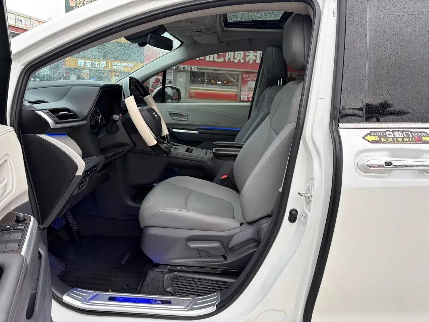 2024 Grevia 2.5L Hybrid Luxury Edition — миниатюра 10