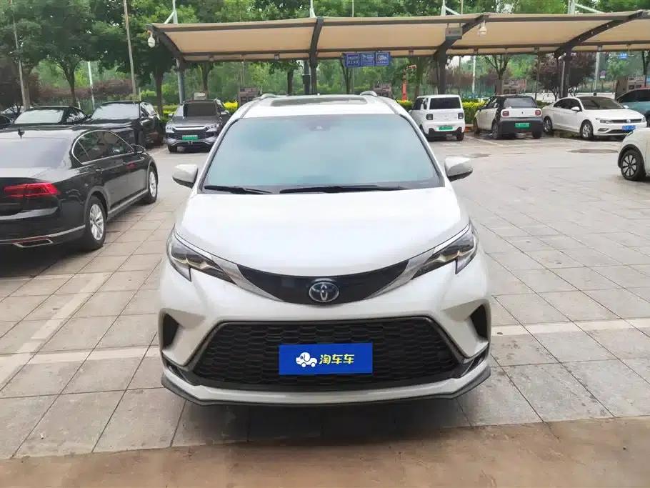 2023 Grevia 2.5L Hybrid Premium Plus Edition — миниатюра 2