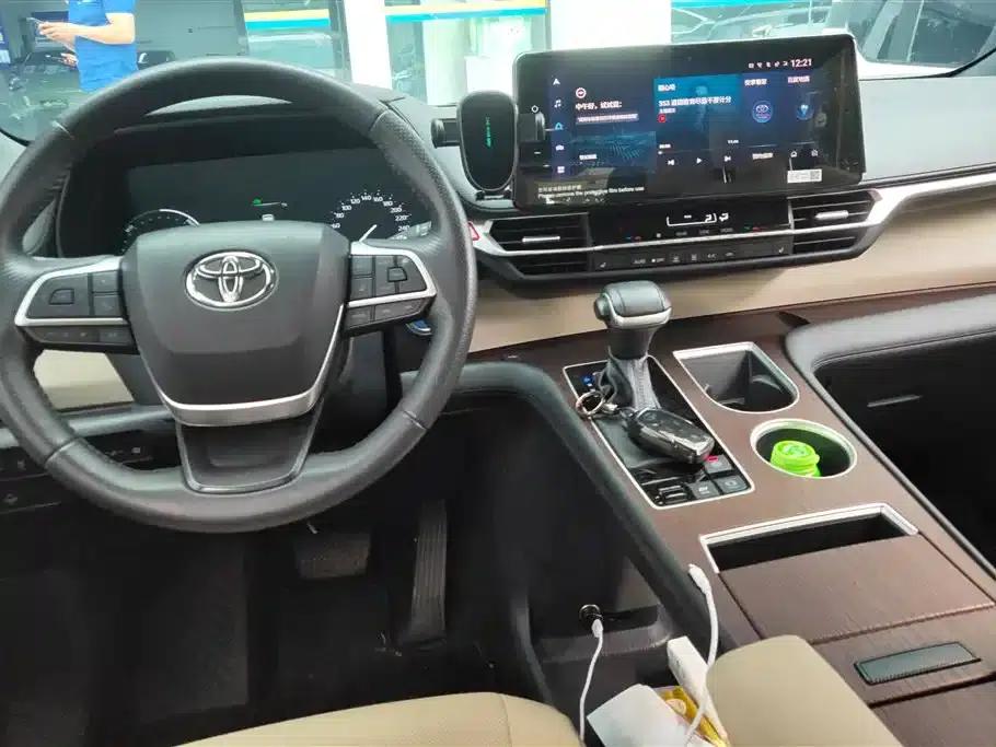 2023 Grevia 2.5L Hybrid Premium Plus Edition — миниатюра 12