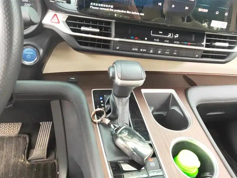 2023 Grevia 2.5L Hybrid Premium Plus Edition — миниатюра 16