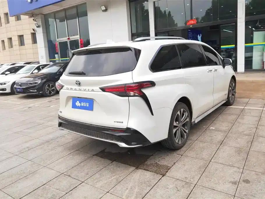 2023 Grevia 2.5L Hybrid Premium Plus Edition — миниатюра 3