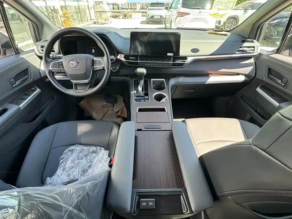 2026 Grevia 2.5L Hybrid Luxury Edition — миниатюра 11
