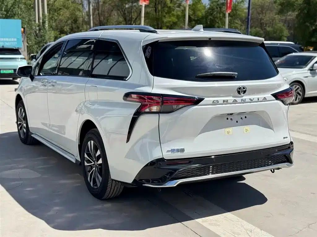 2026 Grevia 2.5L Hybrid Luxury Edition — миниатюра 4