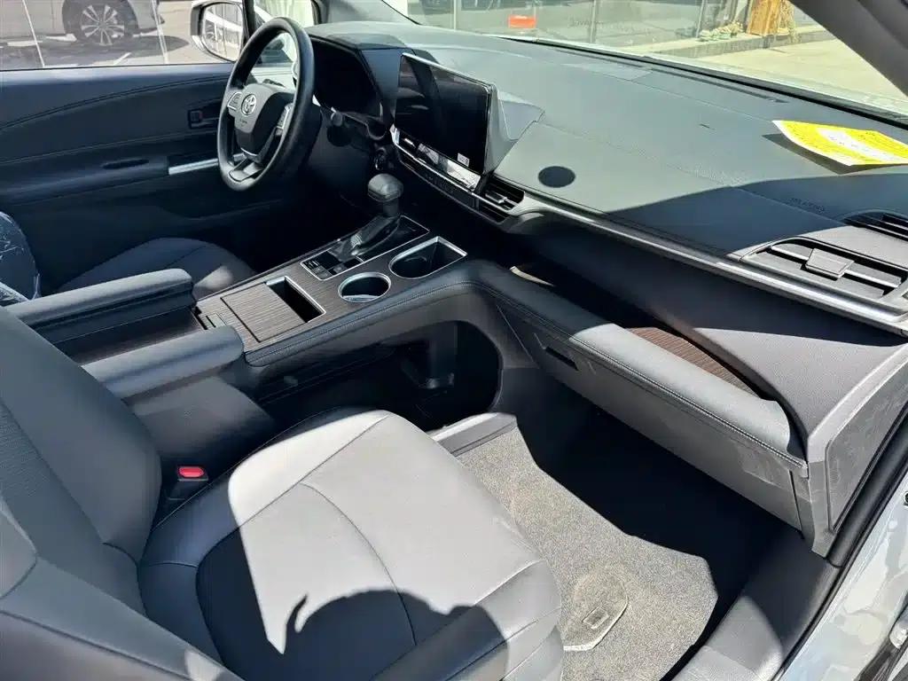 2026 Grevia 2.5L Hybrid Luxury Edition — миниатюра 8