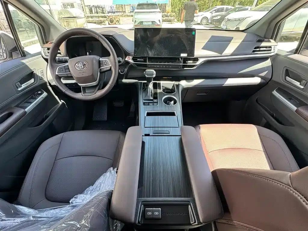 2026 Grevia 2.5L Hybrid Premium PLUS AWD — миниатюра 11