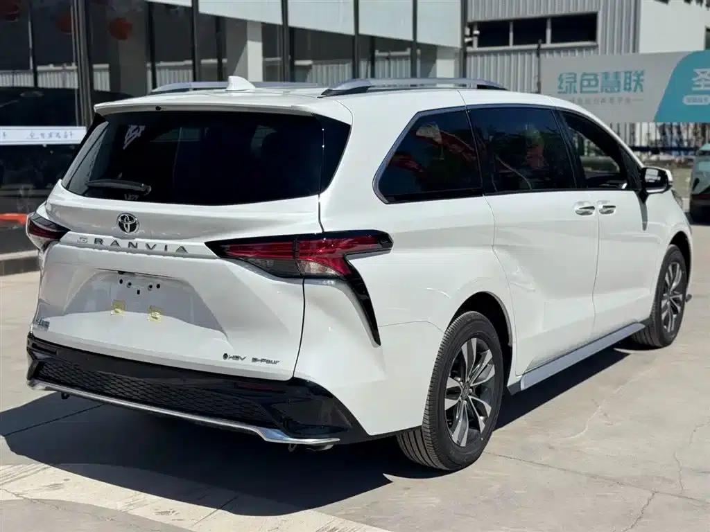 2026 Grevia 2.5L Hybrid Premium PLUS AWD — миниатюра 4