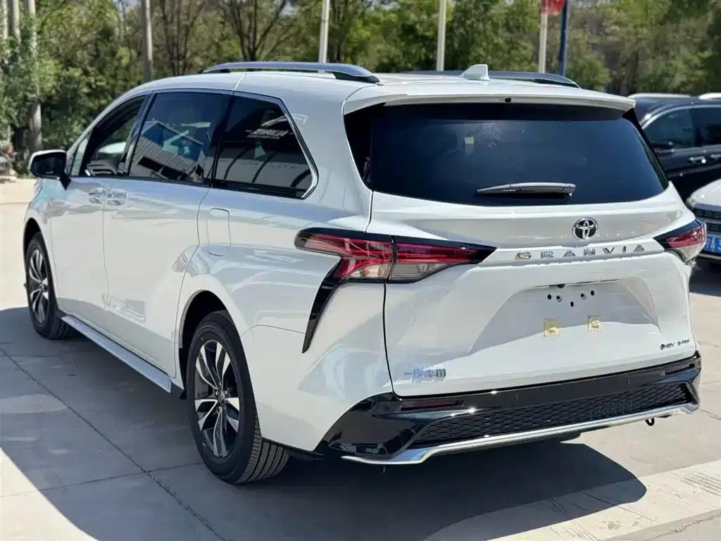 2026 Grevia 2.5L Hybrid Premium PLUS AWD — миниатюра 6