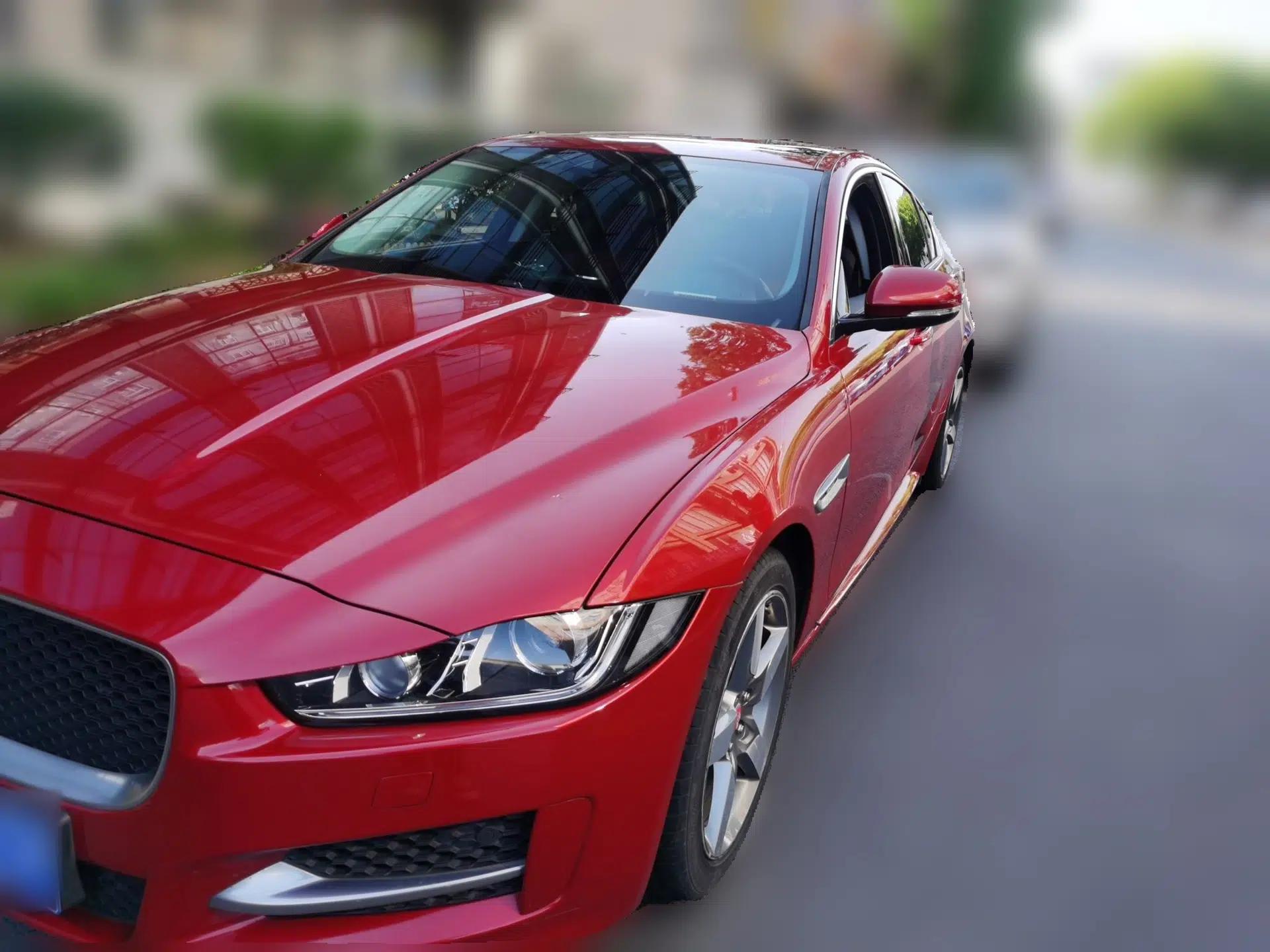 Jaguar XE 2017 2.0T 200 PS R-Sport — миниатюра 1