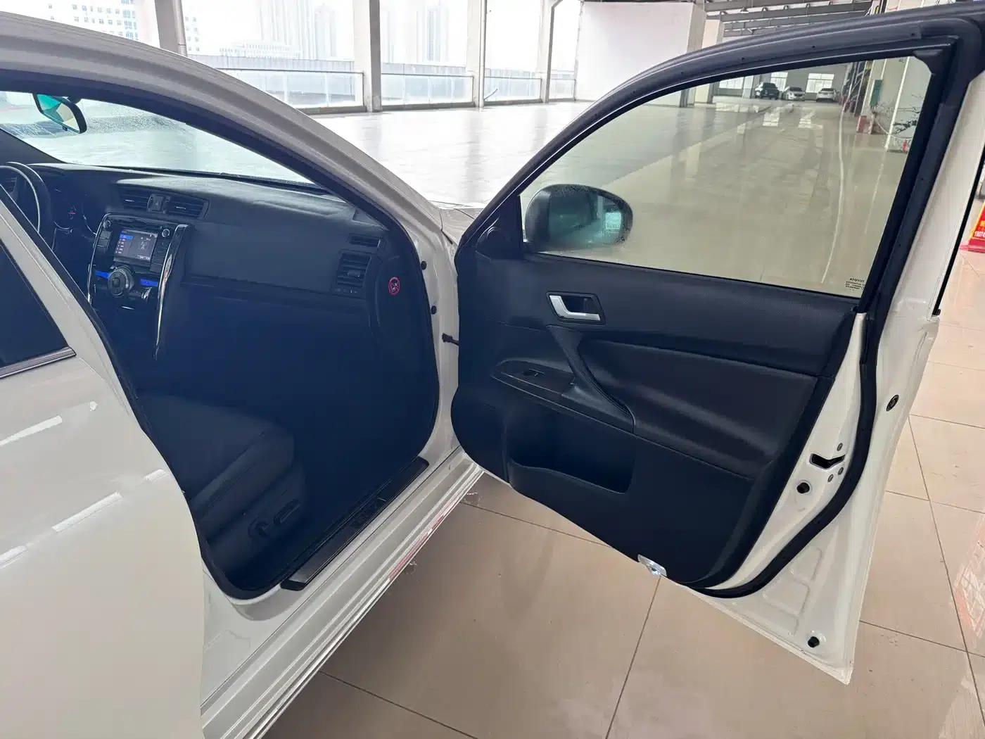 Reiz 2013 2.5V Premium Edition — миниатюра 19