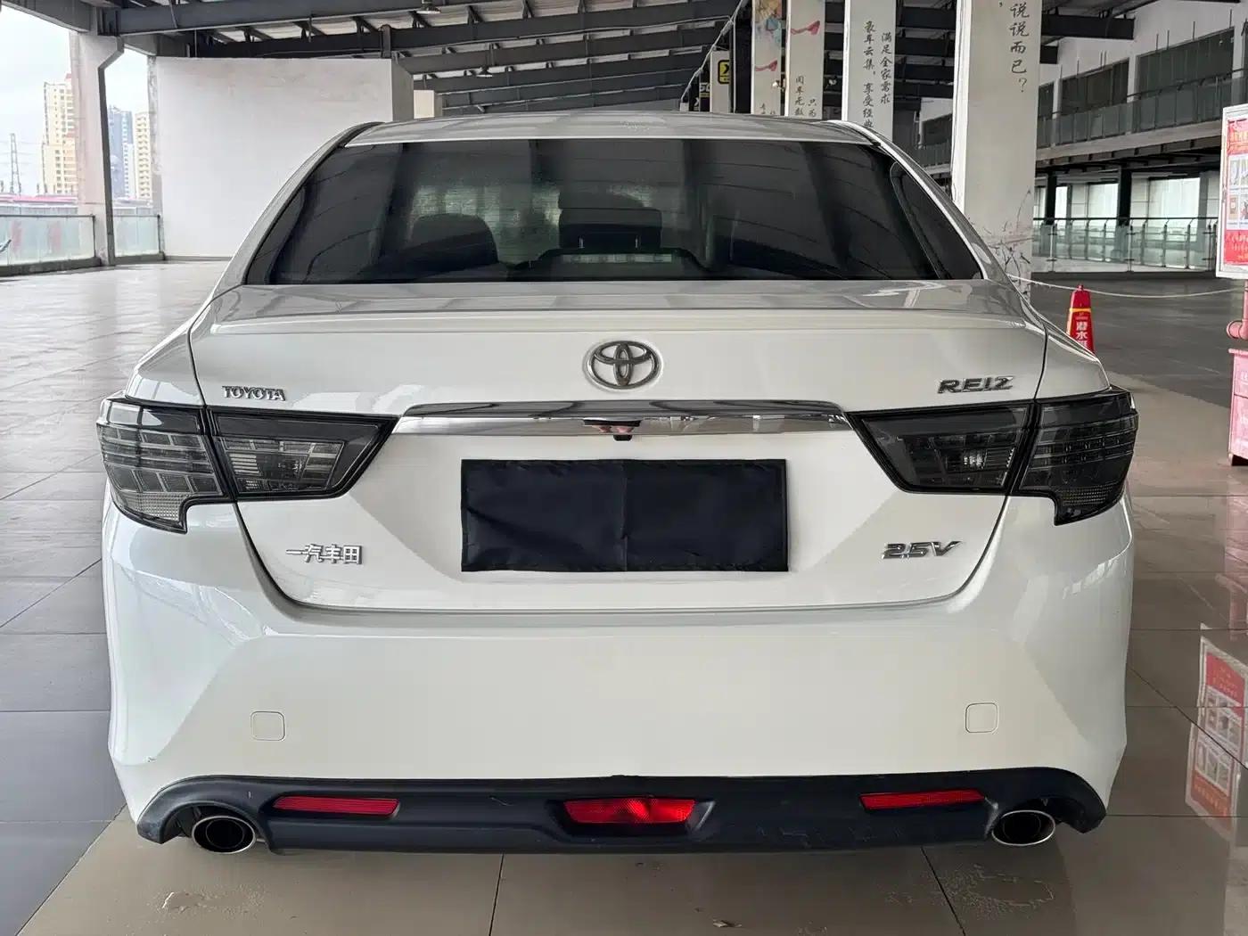 Reiz 2013 2.5V Premium Edition — миниатюра 5