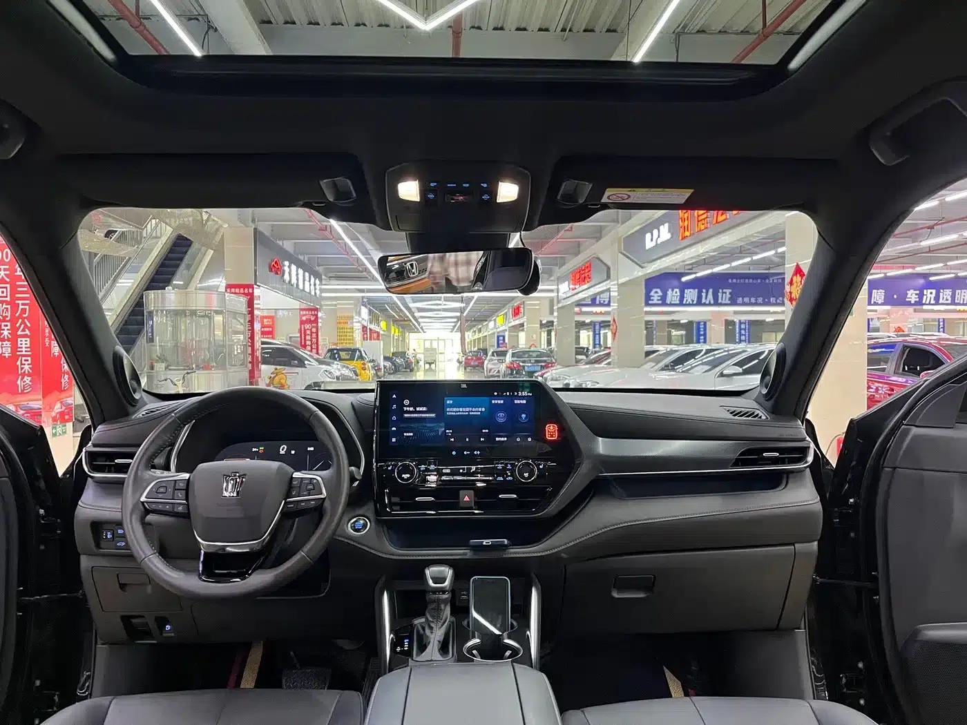 Crown Land Cruiser 2022 2.0T 4WD Sporty Edition — миниатюра 4