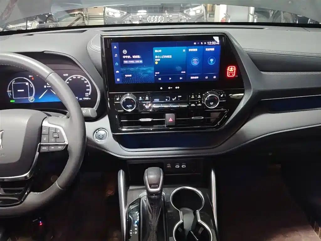 Crown Land Cruiser 2023 2.5L HEV 4WD Premium Edition — миниатюра 13
