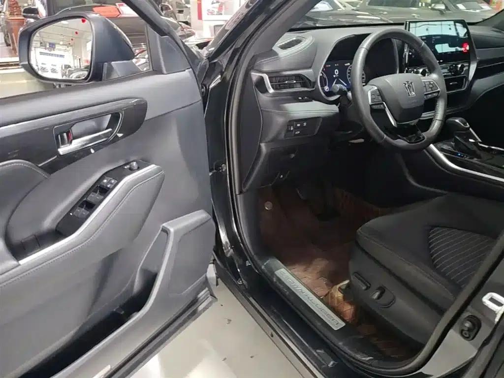 Crown Land Cruiser 2023 2.5L HEV 4WD Premium Edition — миниатюра 16