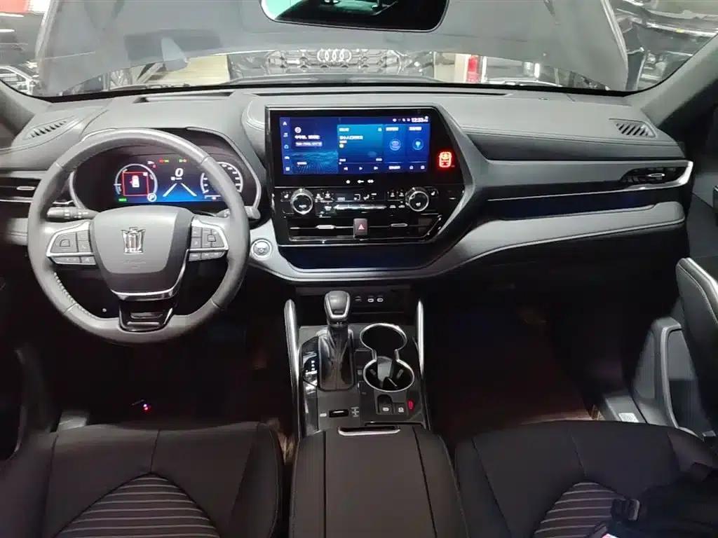 Crown Land Cruiser 2023 2.5L HEV 4WD Premium Edition — миниатюра 10