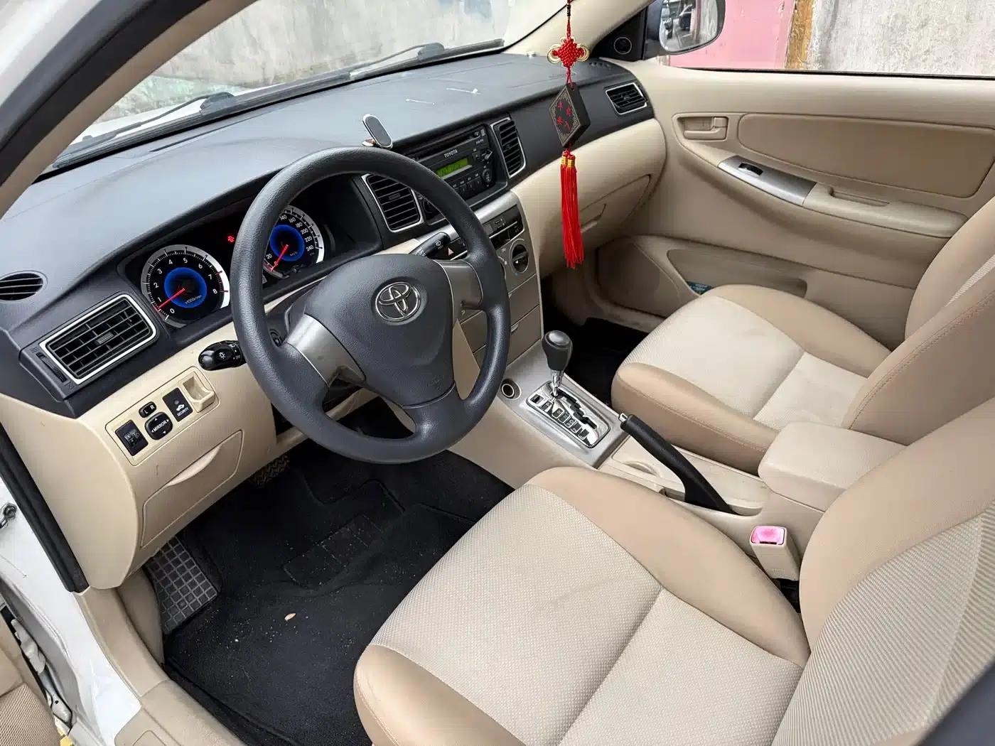 Corolla 2013 1.6L Automatic Premium Edition — миниатюра 2