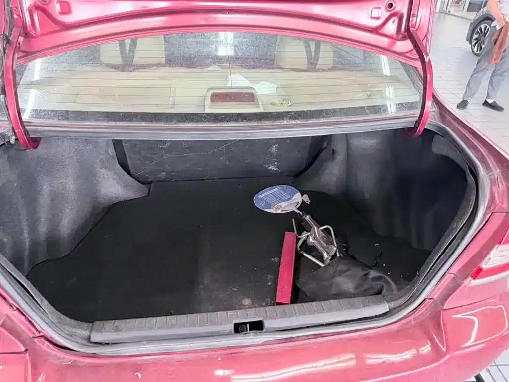 Corolla 2010 1.6L Automatic Classic Edition — миниатюра 9