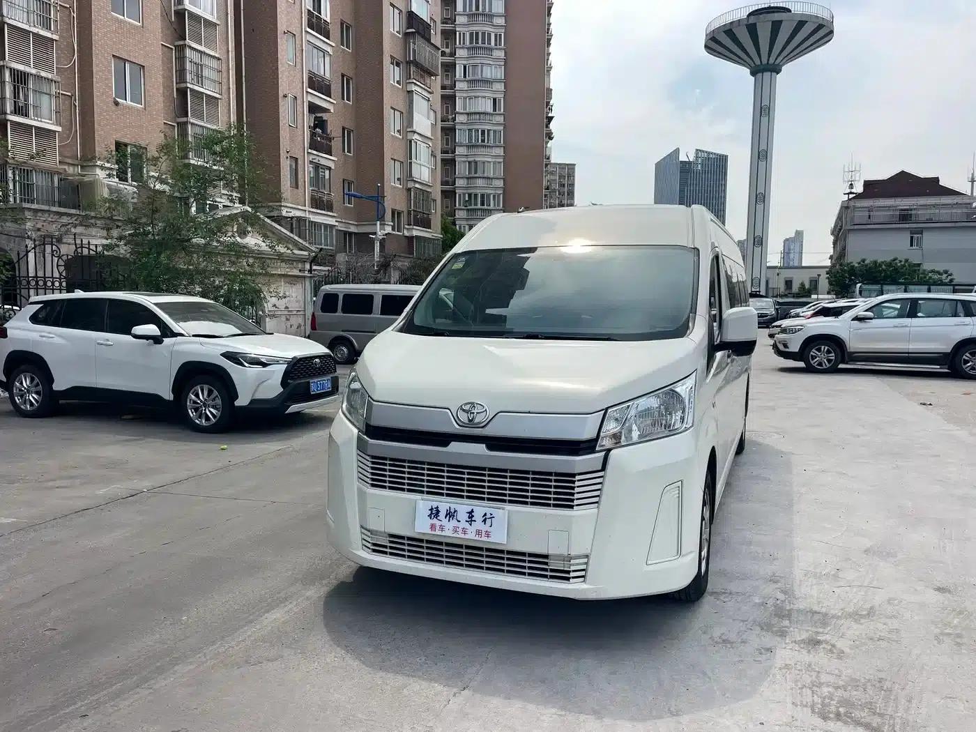 2022 HIACE 3.5L Automatic — миниатюра 1
